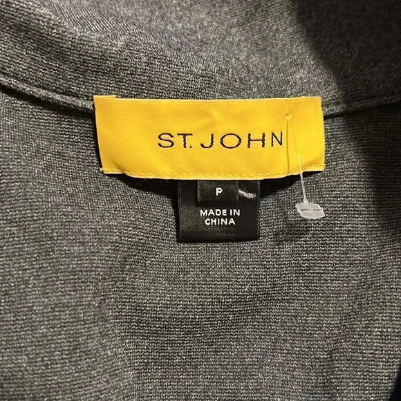 St John Women’s fur zip front vest size P - Picture 10 of 16